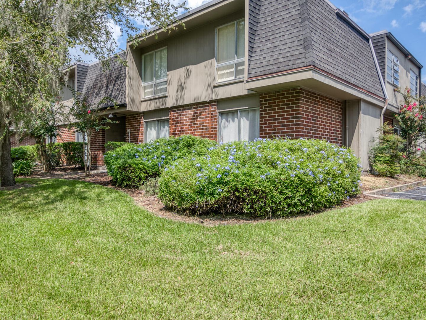 Gainesville House: 1700 SW 16th Court, Unit E22