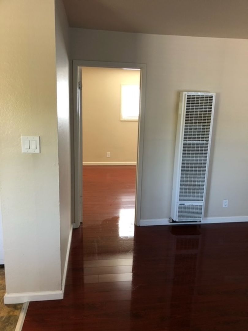 Oakland Apartment: 3232 14th Ave
