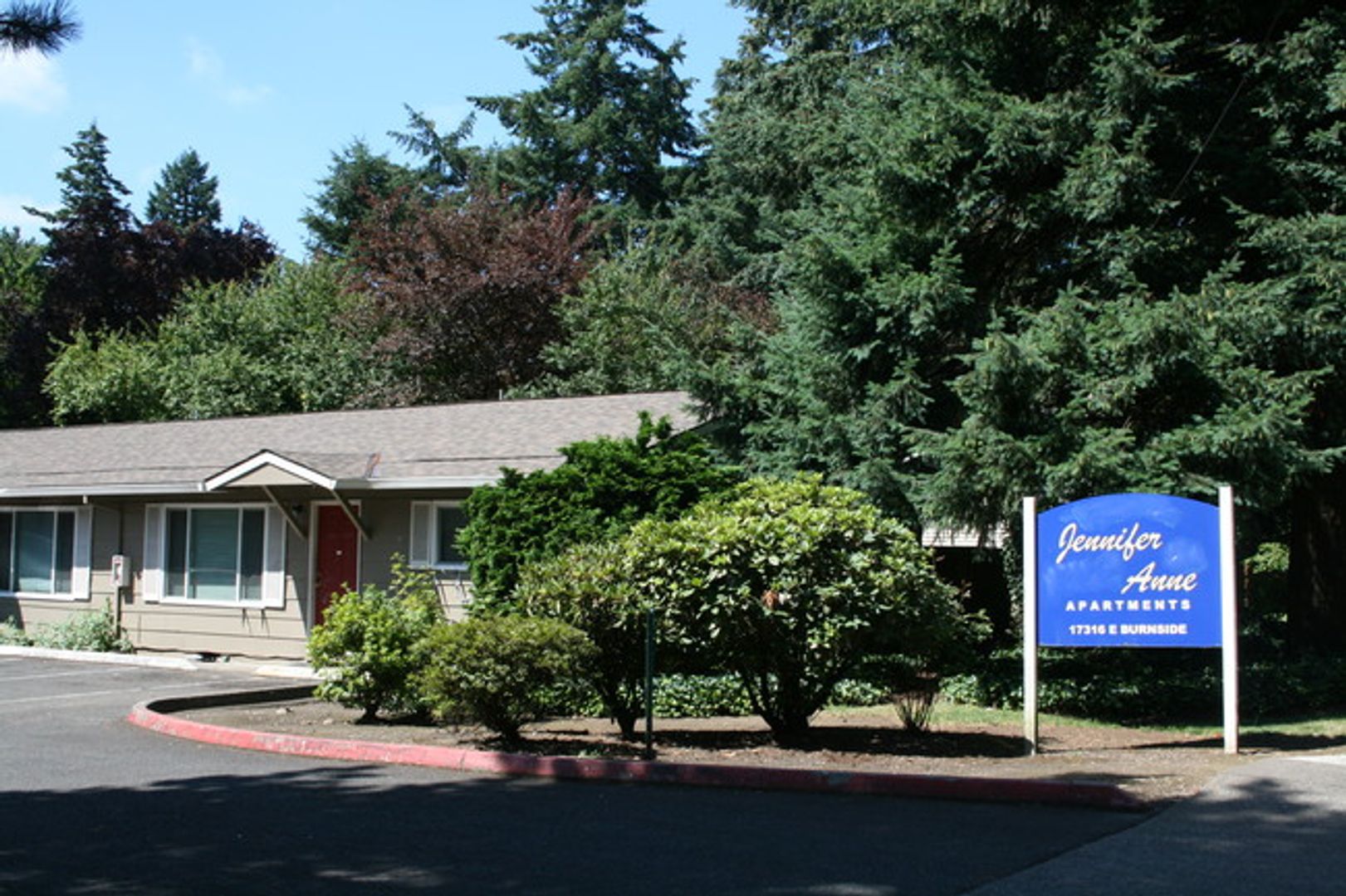 Portland Apartment: 17316 East Burnside Street