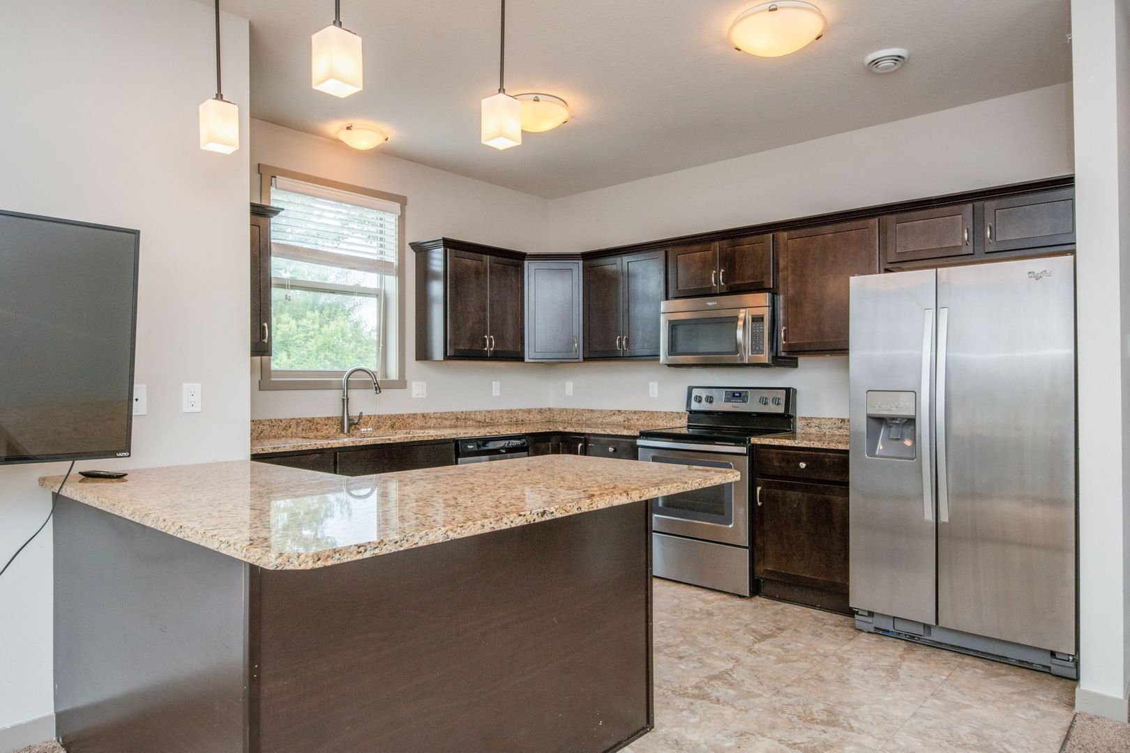 Ames Apartment: 4136 Lincoln Swing