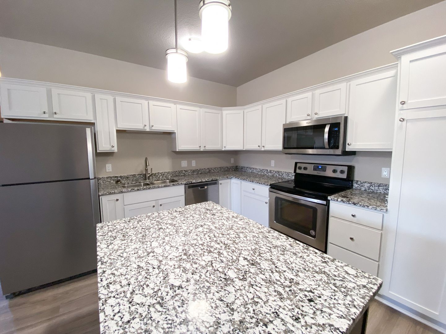 Ames Apartment: 3420 Aurora Avenue