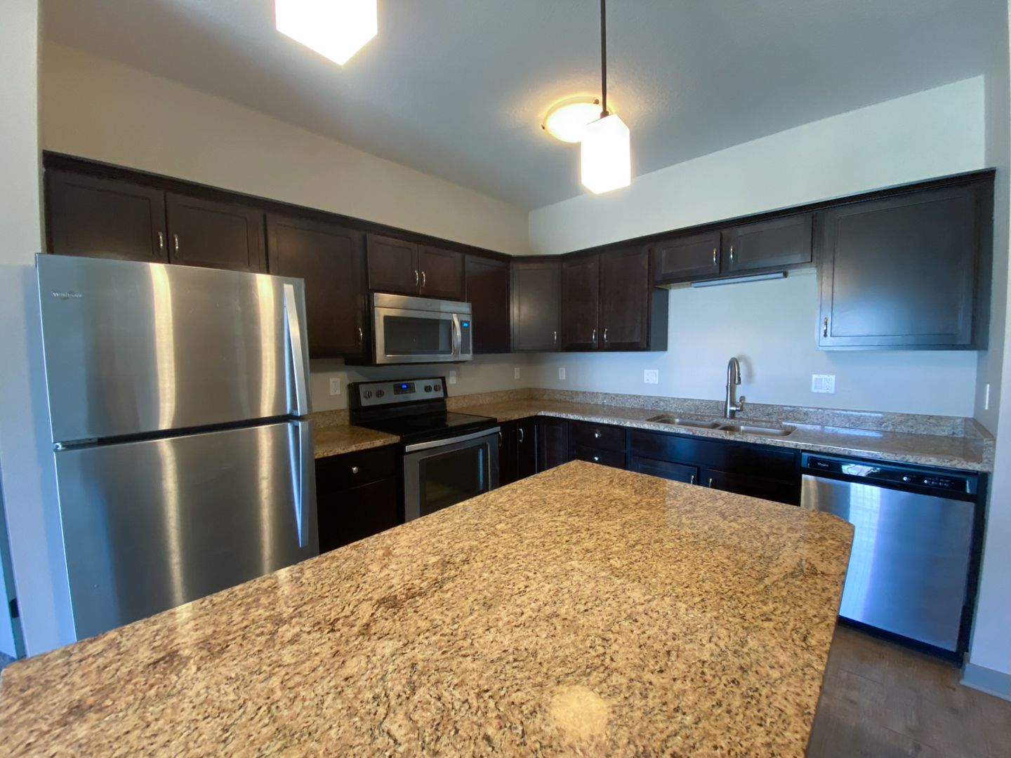 Ames Apartment: 4136 Lincoln Swing