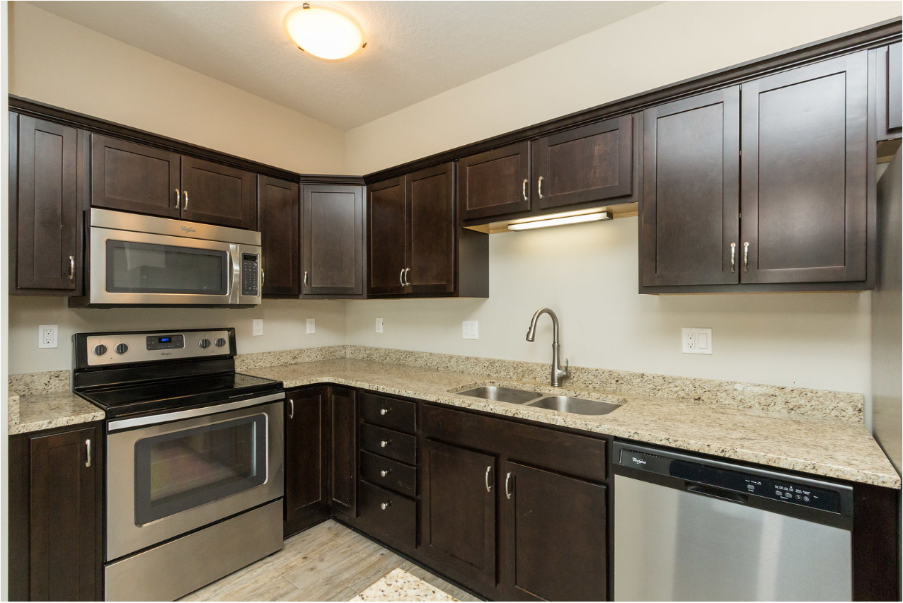 Ames Apartment: 4136 Lincoln Swing