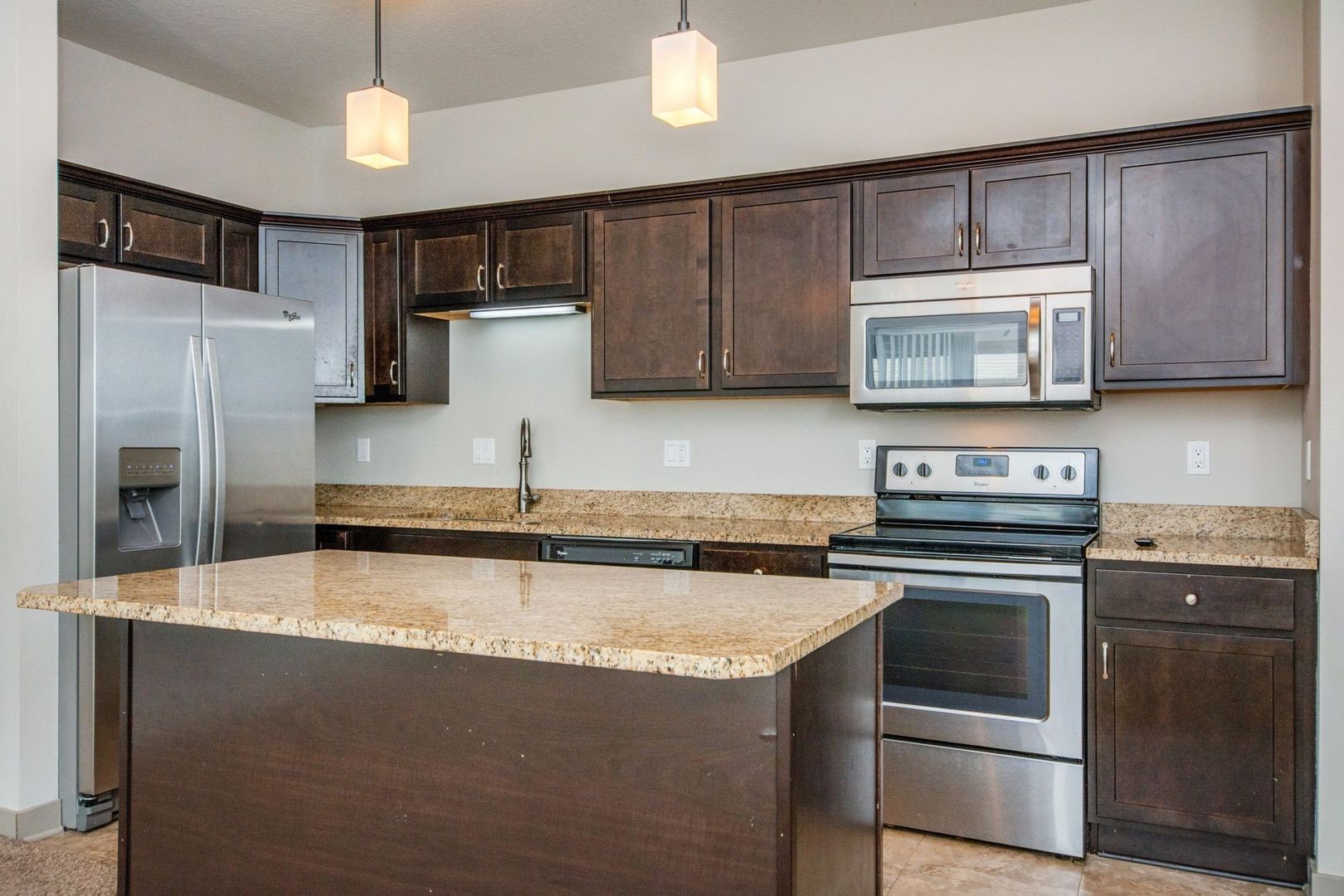 Ames Apartment: 4136 Lincoln Swing