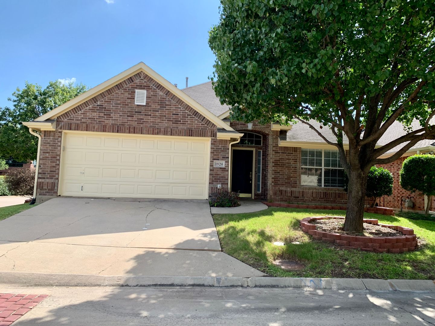 Denton House: 1920 Cavender Cir, Denton