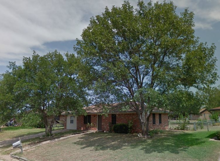 Sanger House: 213 Southside Drive