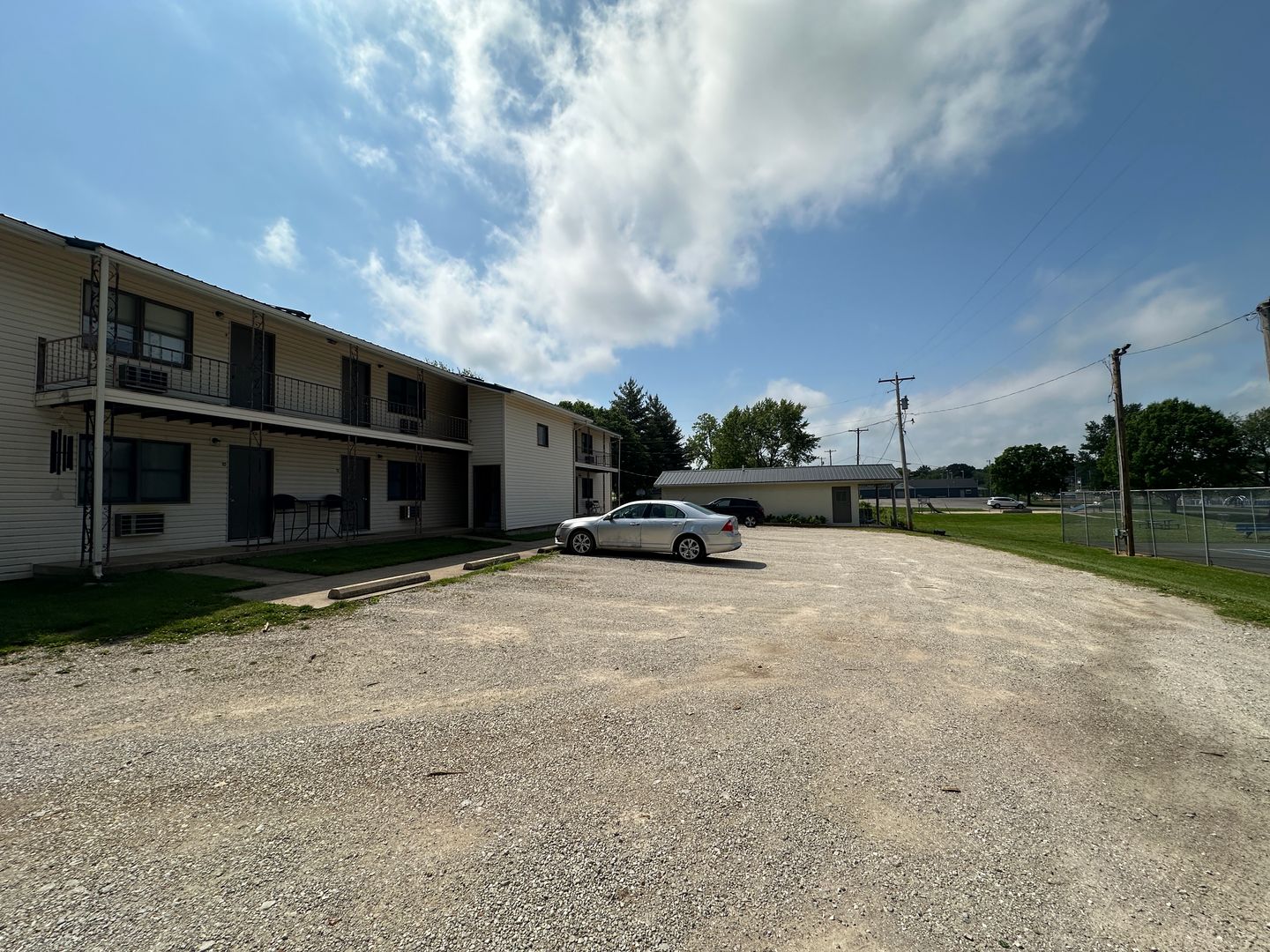 Salem Apartment: 901 N Park St.