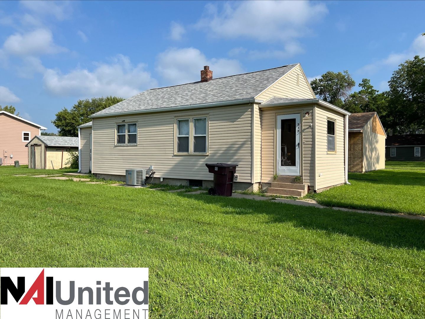 S. Sioux City House: 317 2nd Ave.