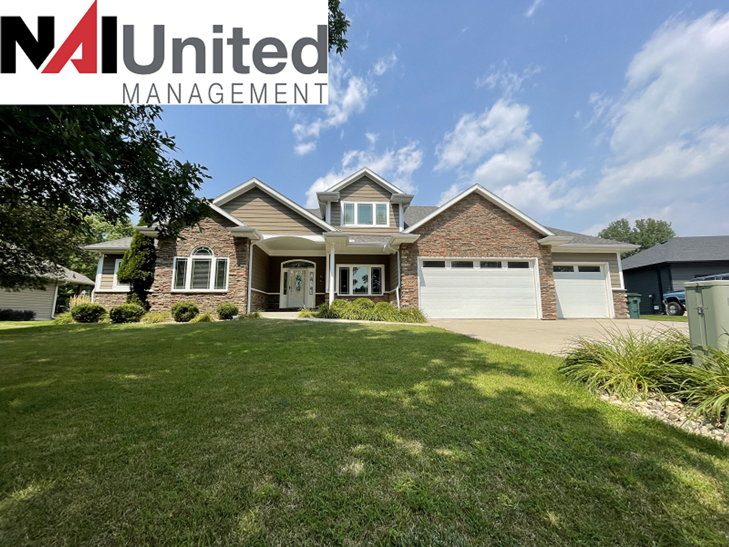 Dakota Dunes House: 367 Inverness Trail