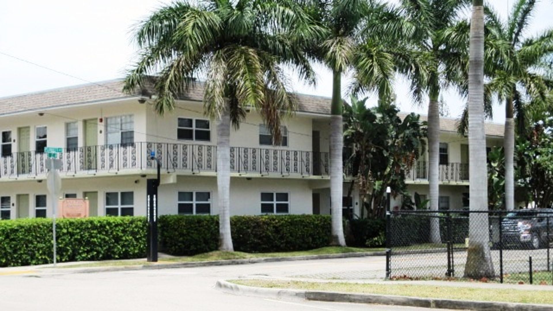 Hollywood Apartment: 1227 - 1235 S 21st Ave.