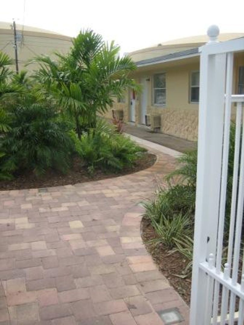 Fort Lauderdale Apartment: 3815 SW 16th St