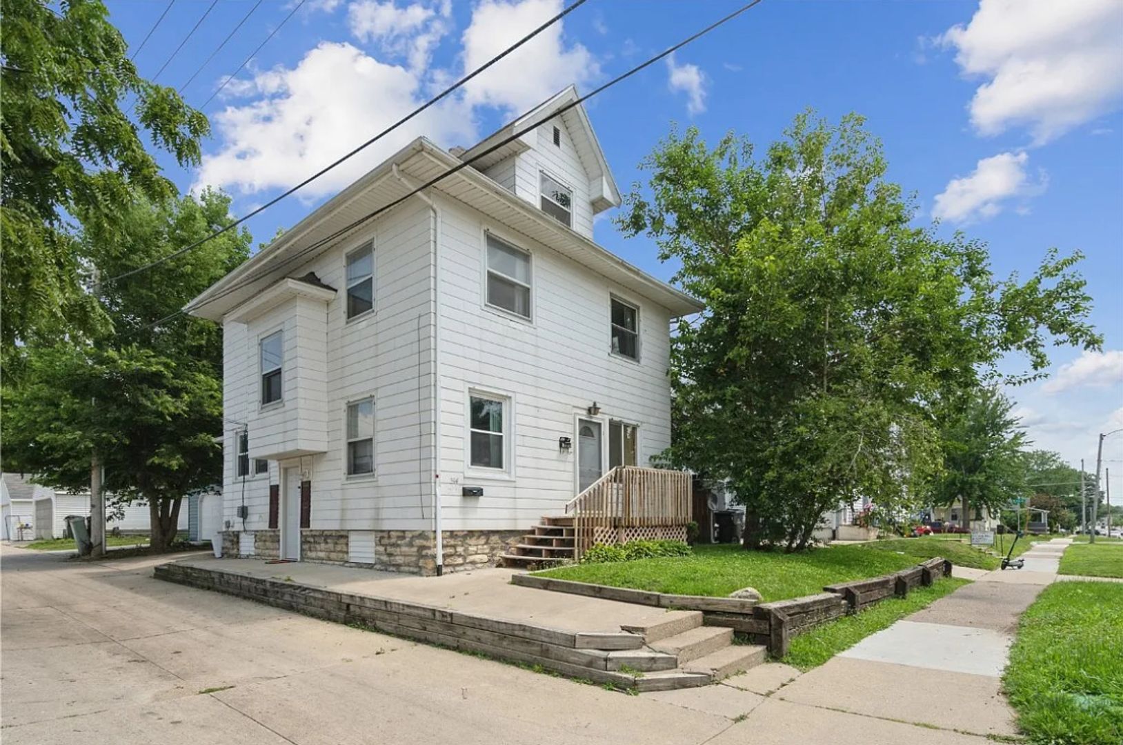 Cedar Rapids Apartment: 514 16th St NE
