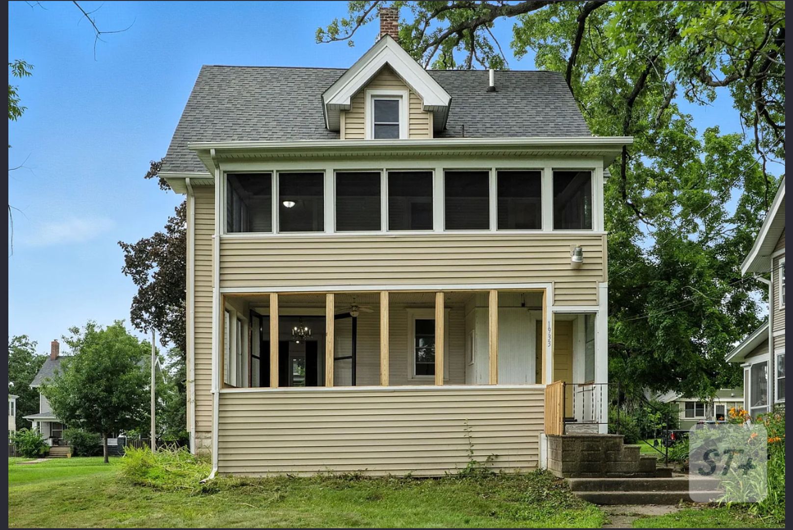Cedar Rapids House: 1933 4th Ave SE