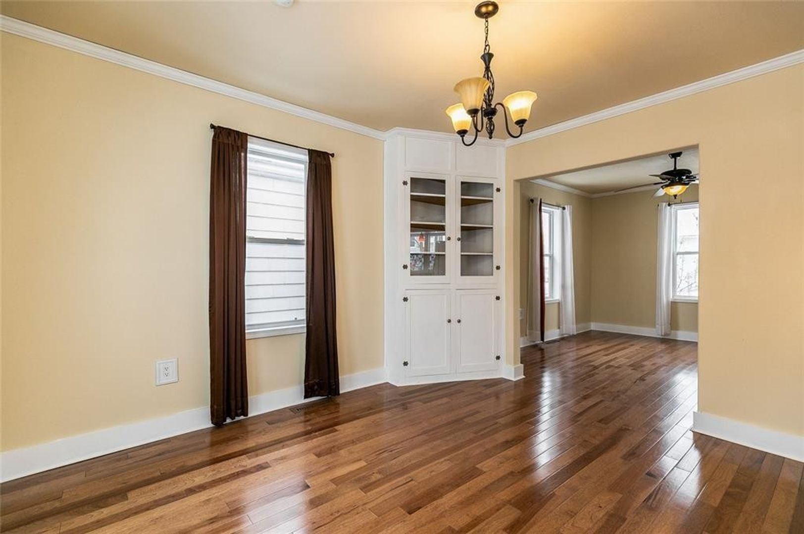 CEDAR RAPIDS House: 828 8th Ave SW