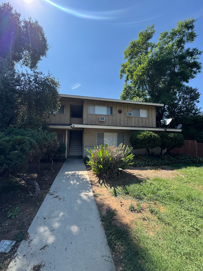 Redlands Apartment: 5 N. San Mateo St.