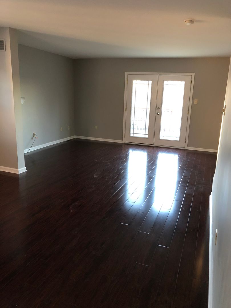 Bristol House: 1240A Pine Grove