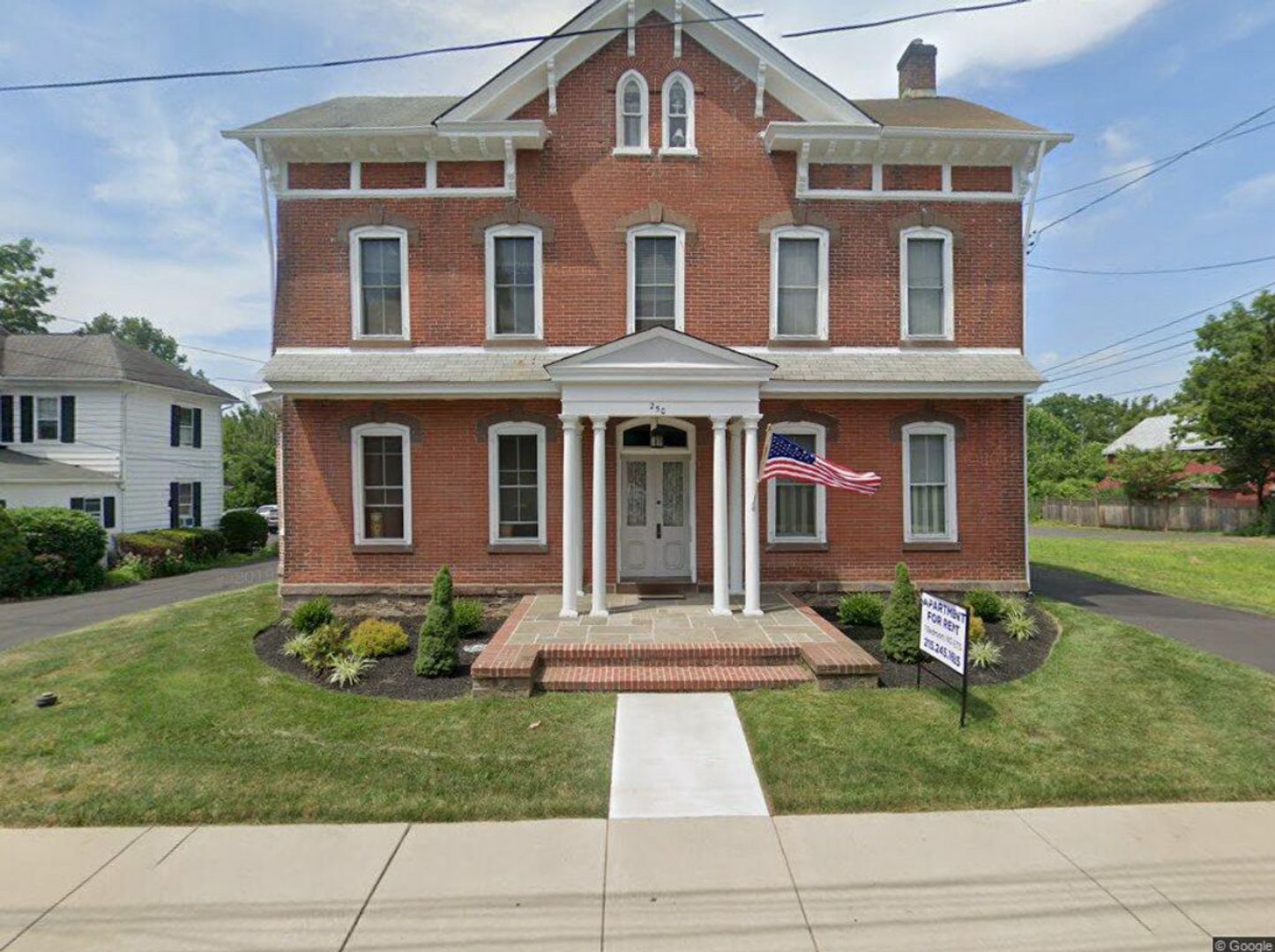 Newtown Apartment: 250 S State St