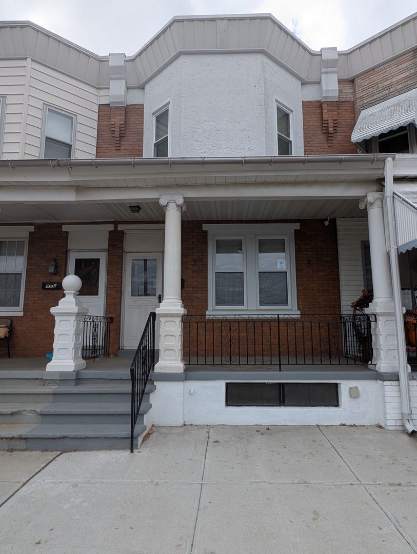 Charming updated 3 bedroom 1 bath Home in the historic Bristol Borough