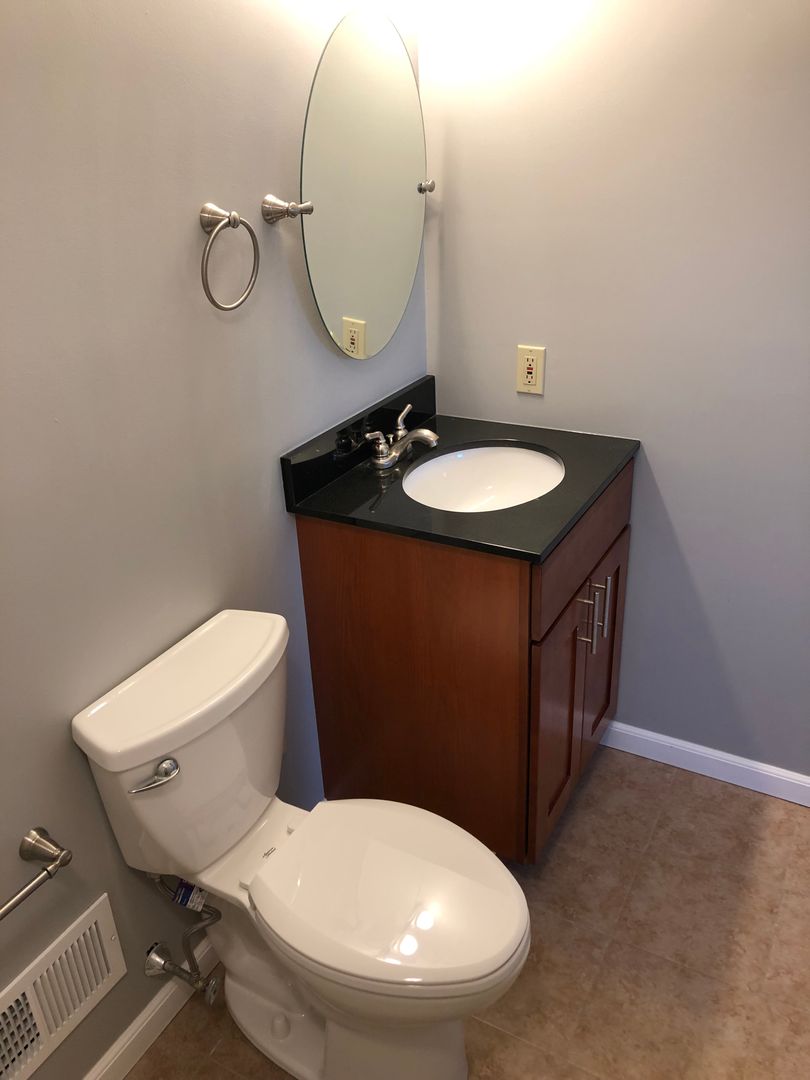 Bristol House: 1240A Pine Grove