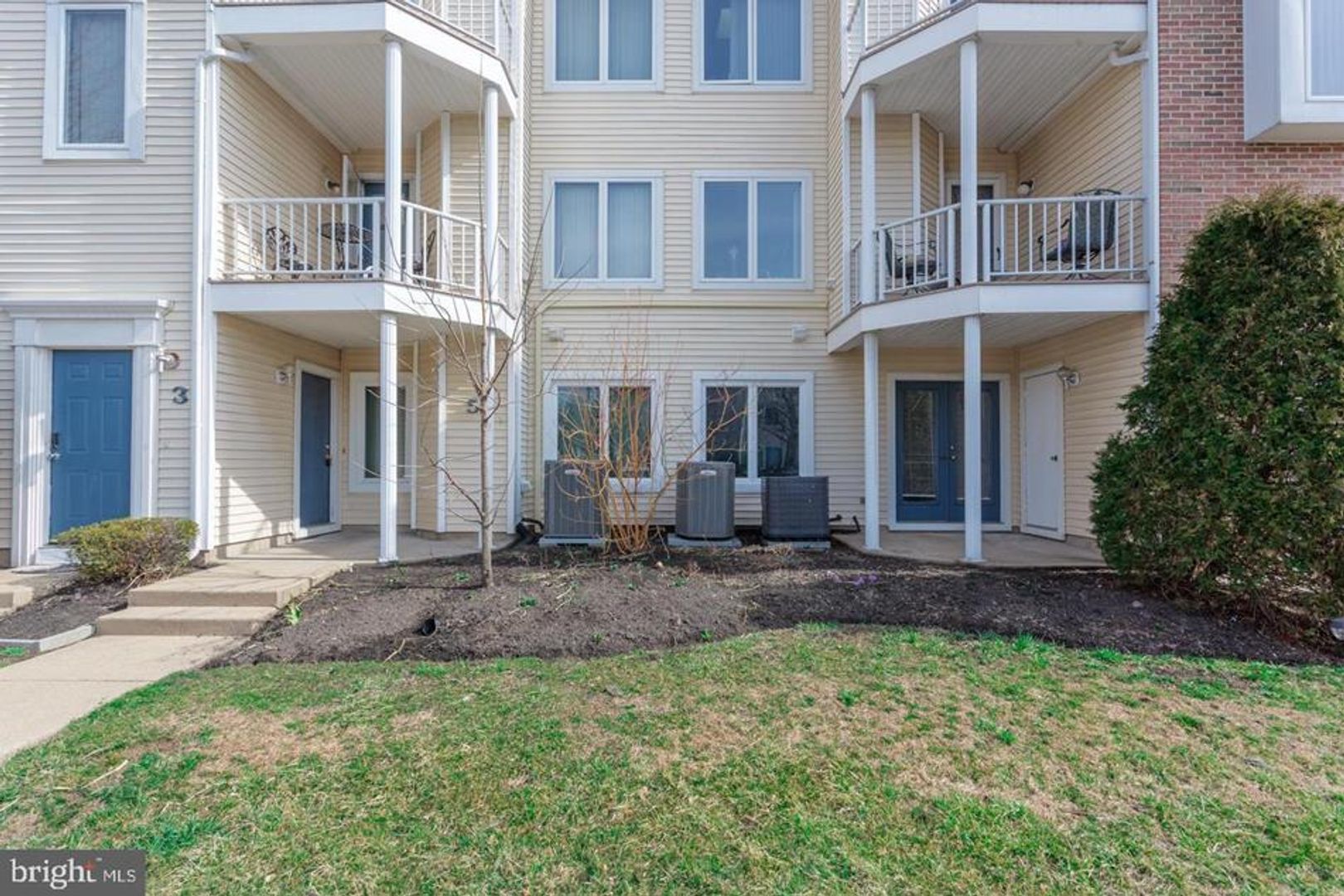 Levittown House: 5 Michele Ct