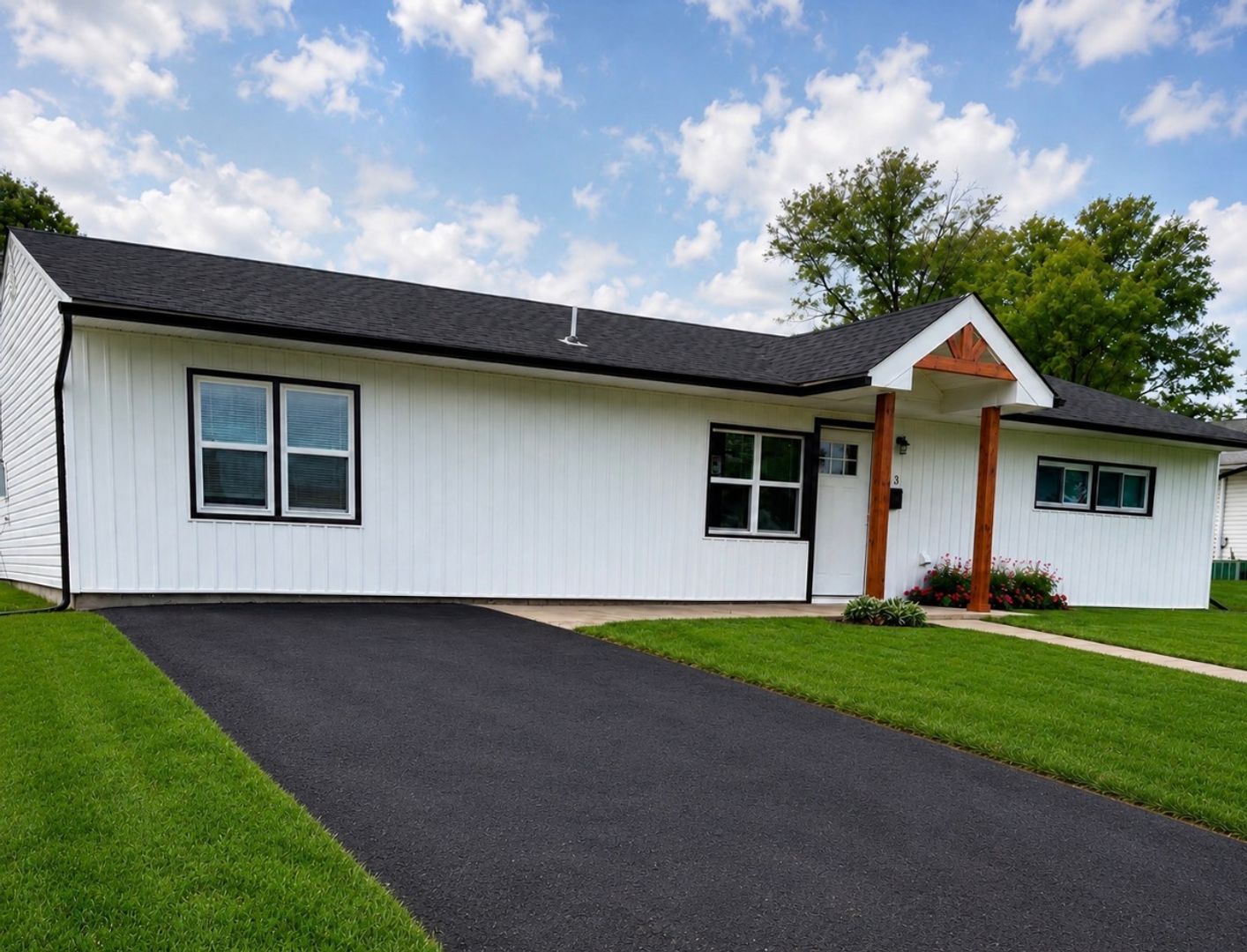 Levittown House: 23 Mimosa Ln