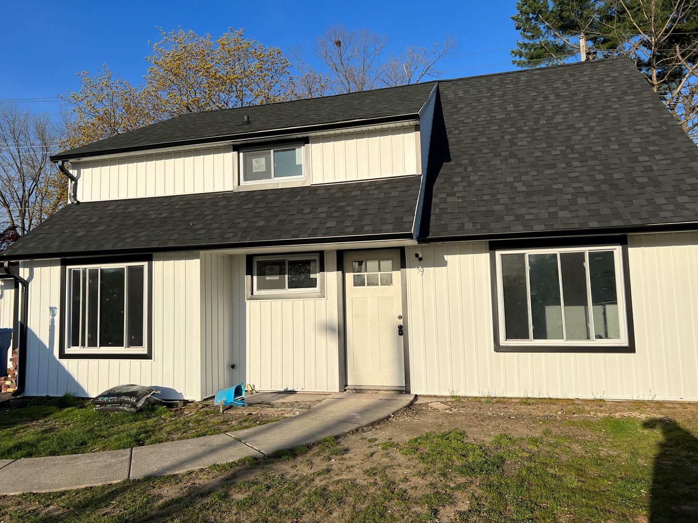 Levittown House: 6 Roundwood Ln