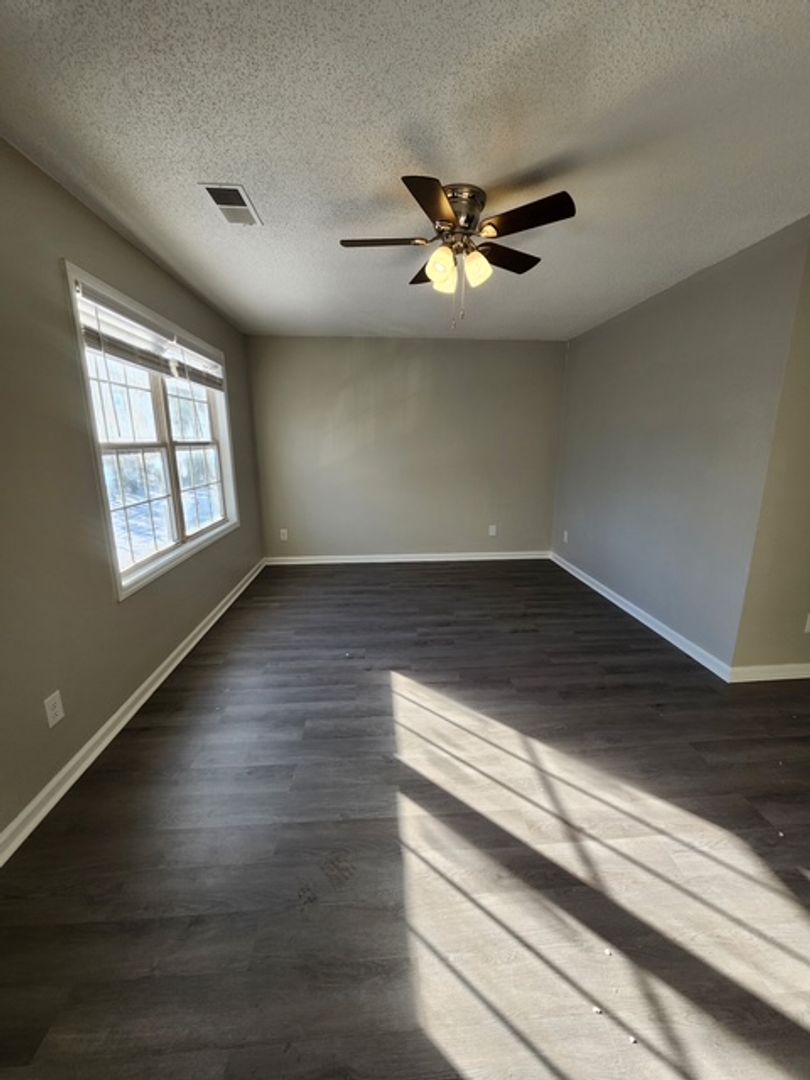 Monroe Apartment: 1808-1842 Williams Rd