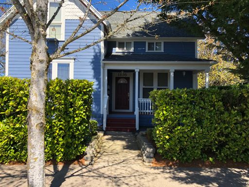 Bright and Spacious Second Story One-Bedroom Apartment in Prime Location! – photo 1