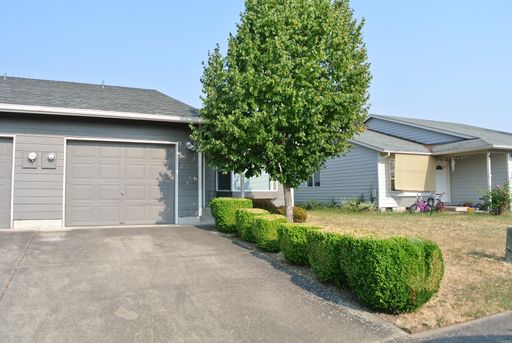 Spacious 3-bedroom/1 bath duplex in Albany! – photo 1