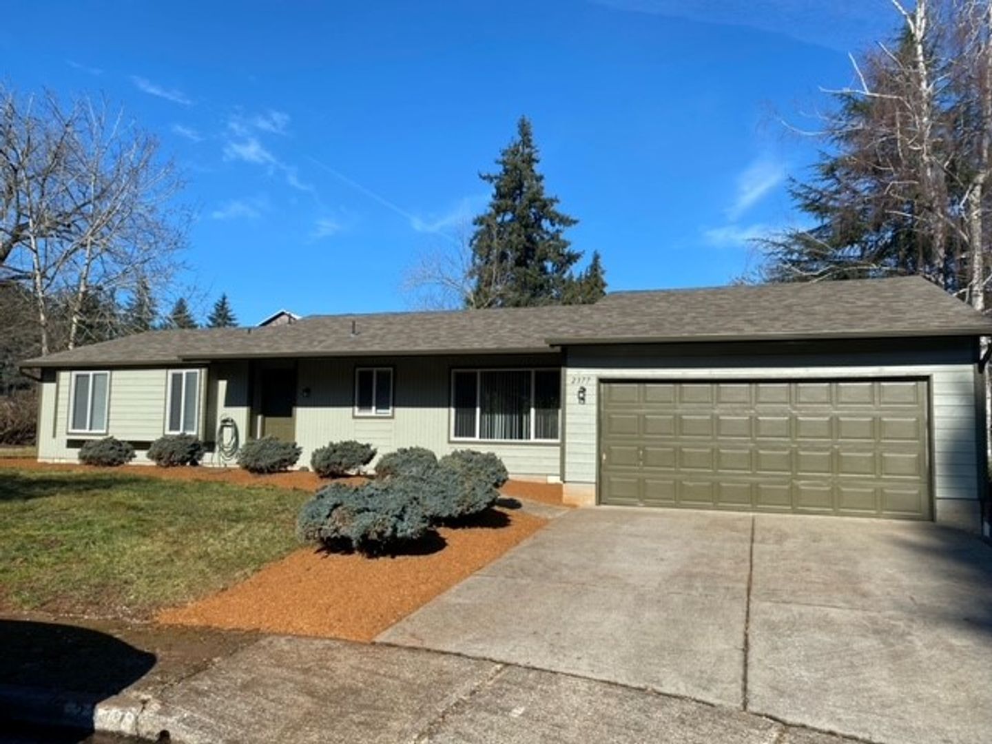 Salem House: 2377 Edgehill Ct S