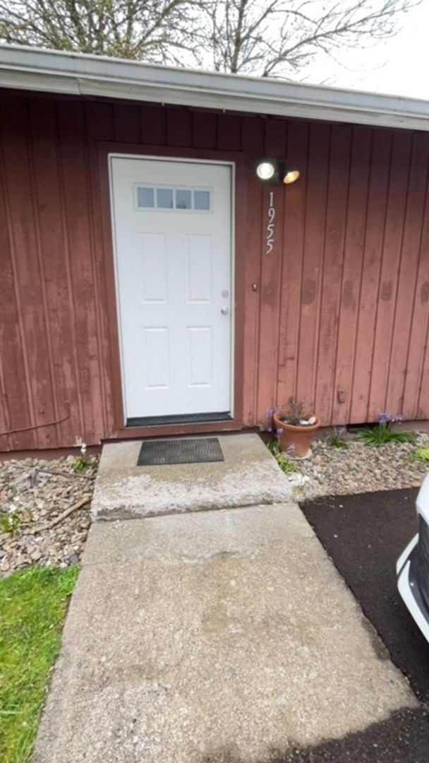 Corvallis Apartment: 1955 NW Hayes Avenue