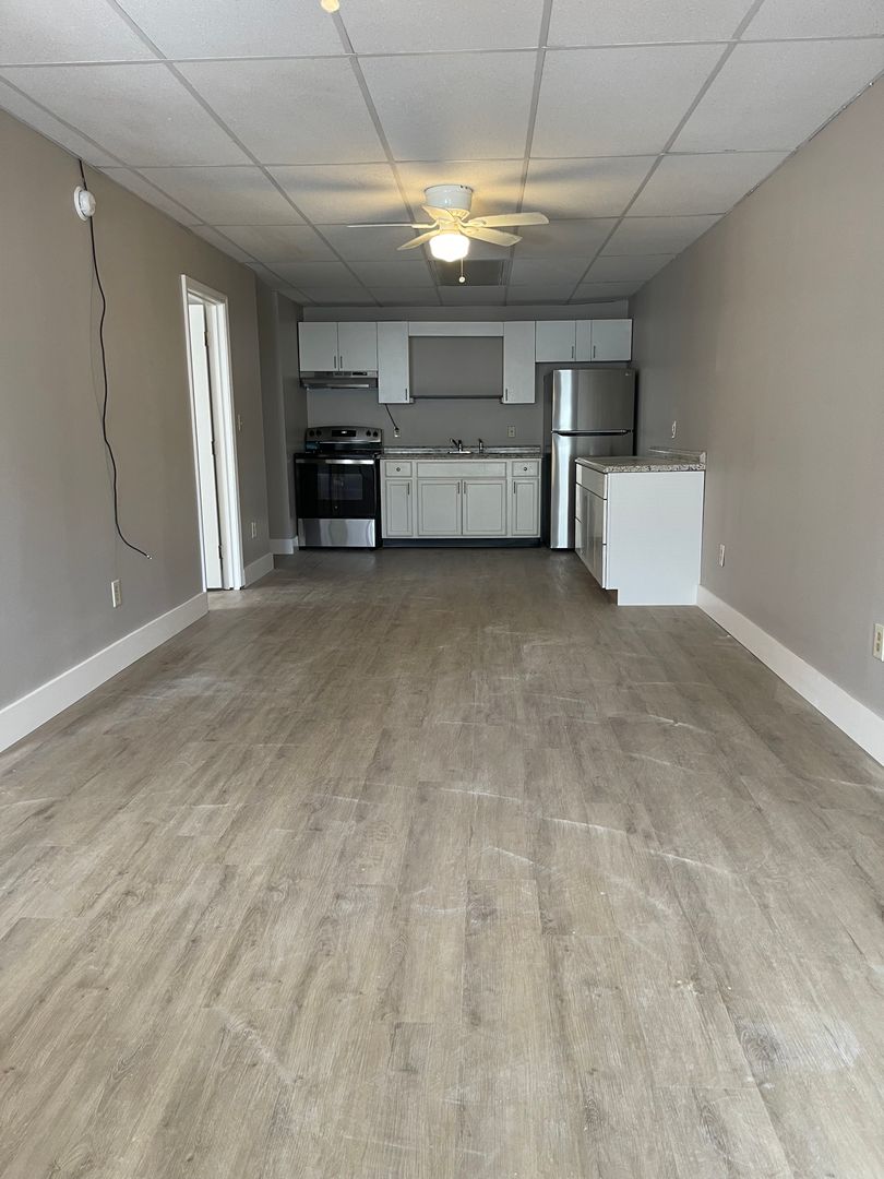 Biddeford Apartment: 72 Green Street