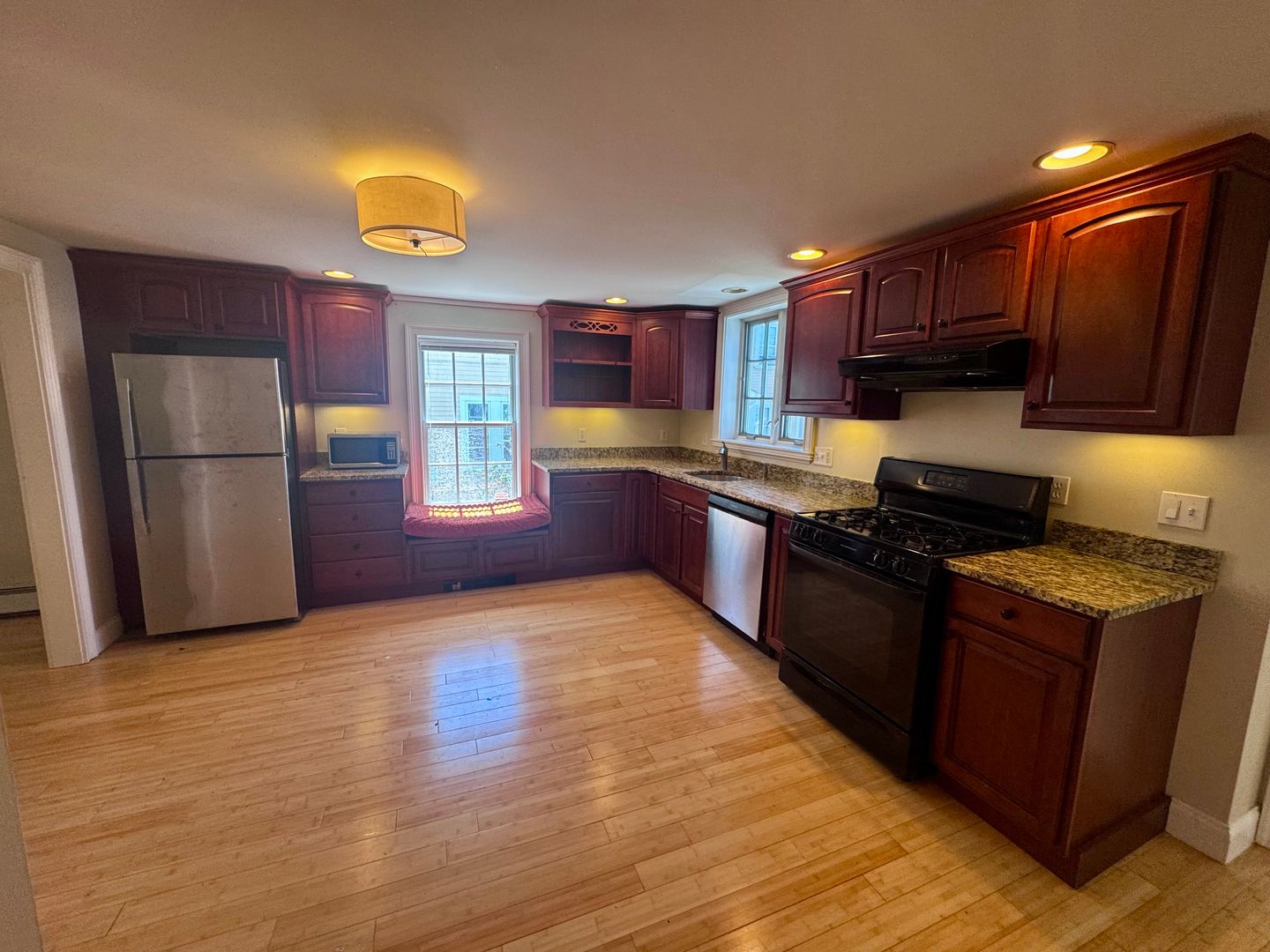 Portsmouth Apartment: 149 Islington St