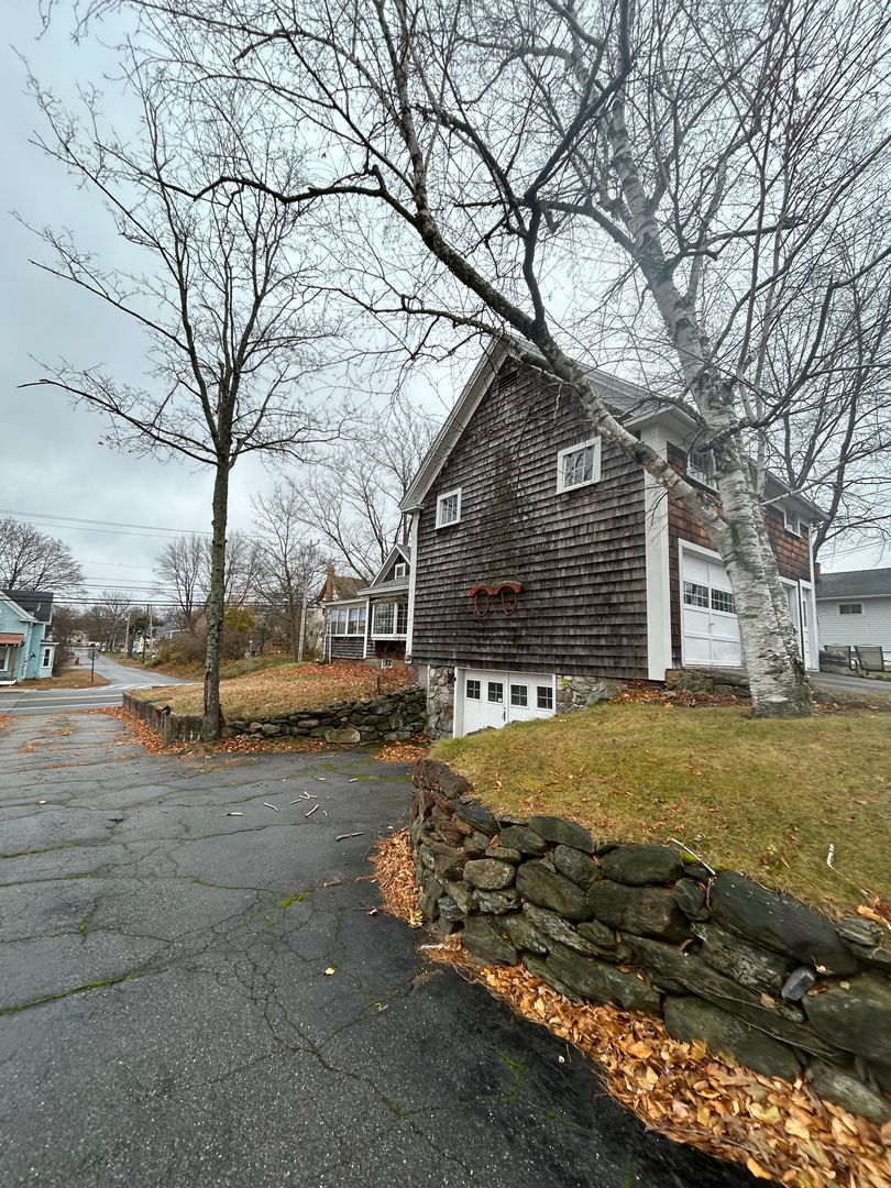 Rochester House: 33 Washington St