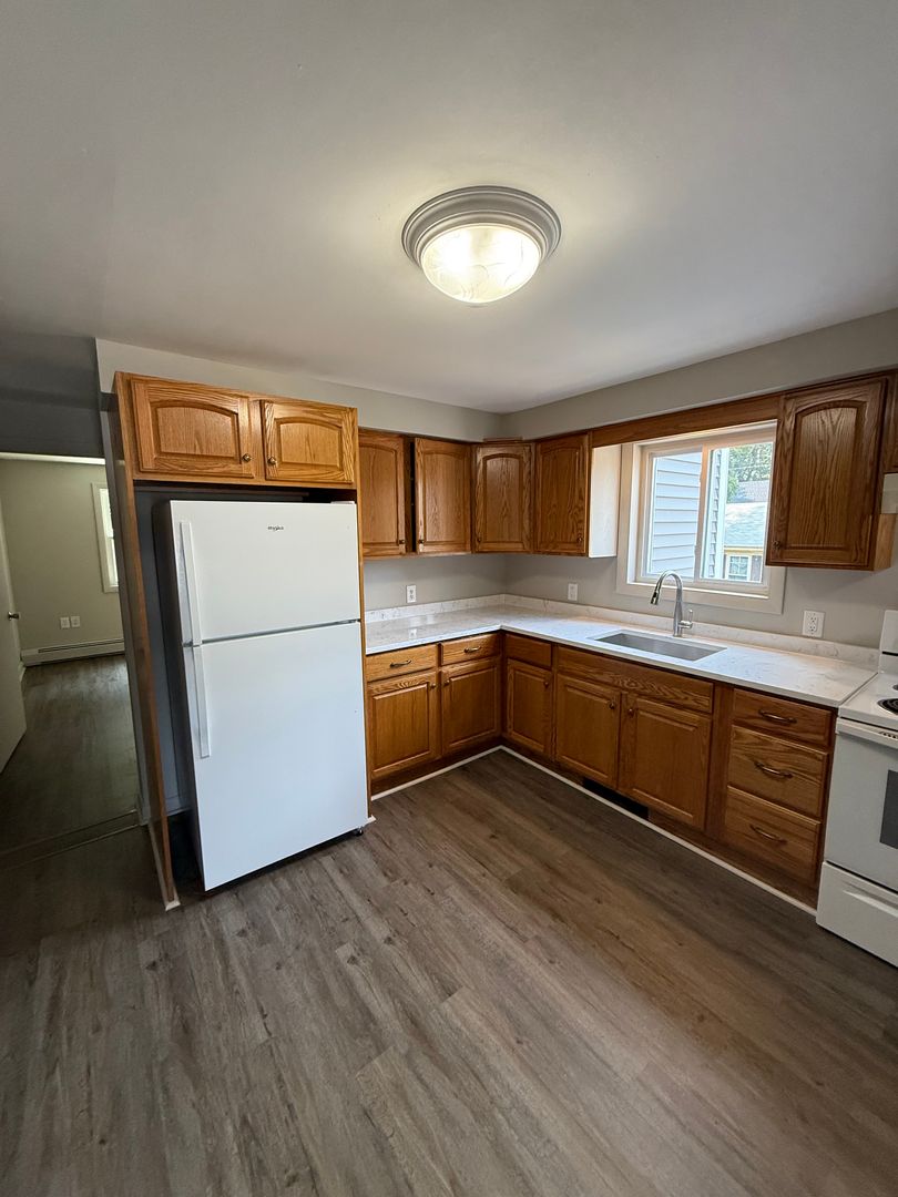 Meredith Apartment: 46 Plymouth St