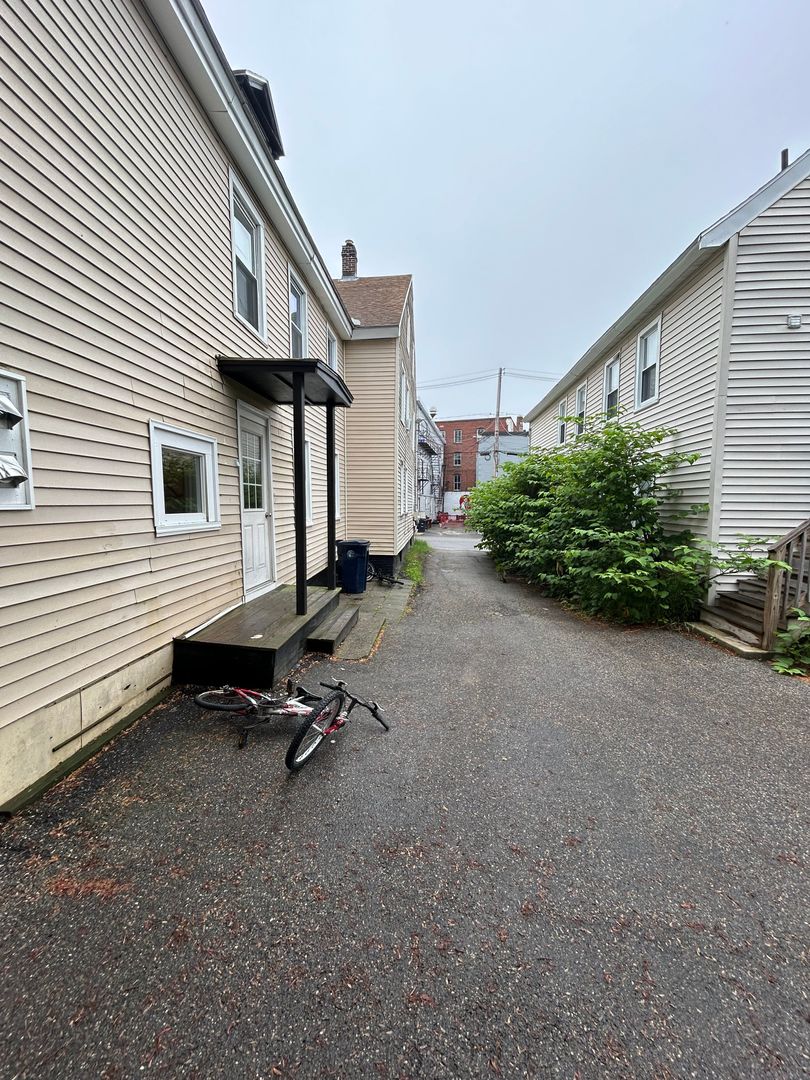 Biddeford Apartment: 25 Foss St