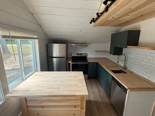 3bd/2ba Apartment seconds from the base of Attitash!
