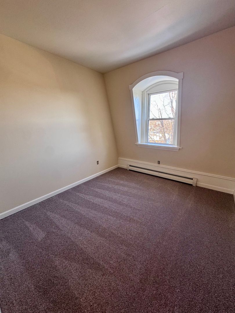 Somersworth Apartment: 1 Beacon St