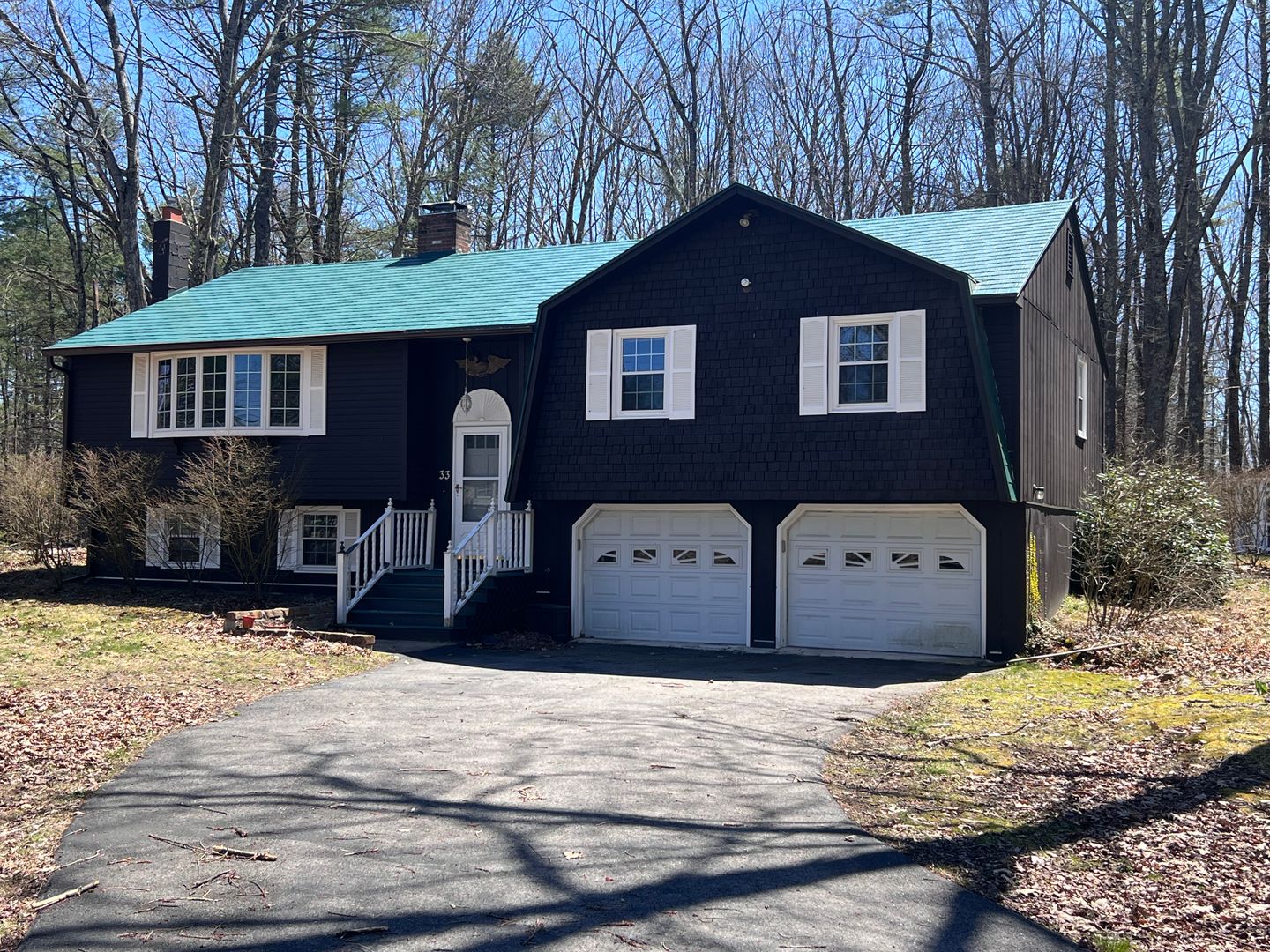 Barrington House: 33 Meadowbrook Dr