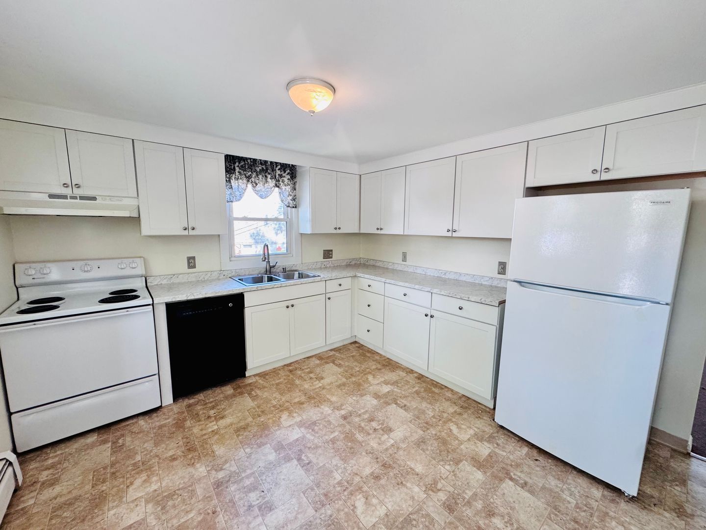 Hampton Apartment: 494 Winnacunnet Rd