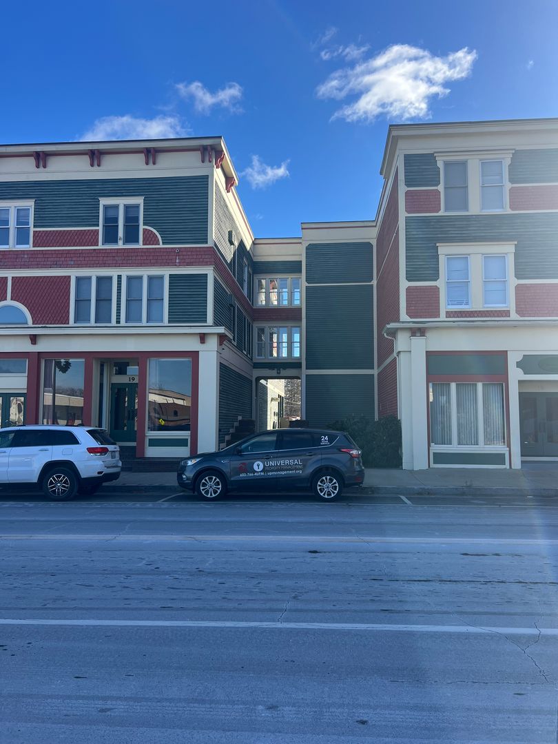 Sanford Apartment: 13-17 Washington Street