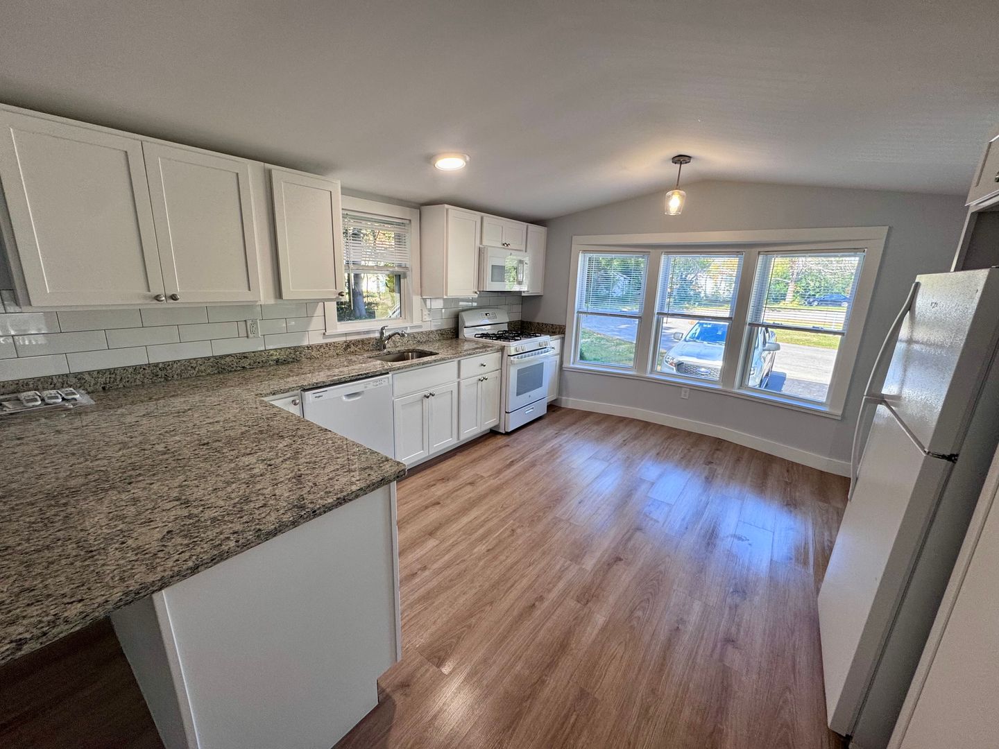 Dover House: 23 Sunnybrooke Dr
