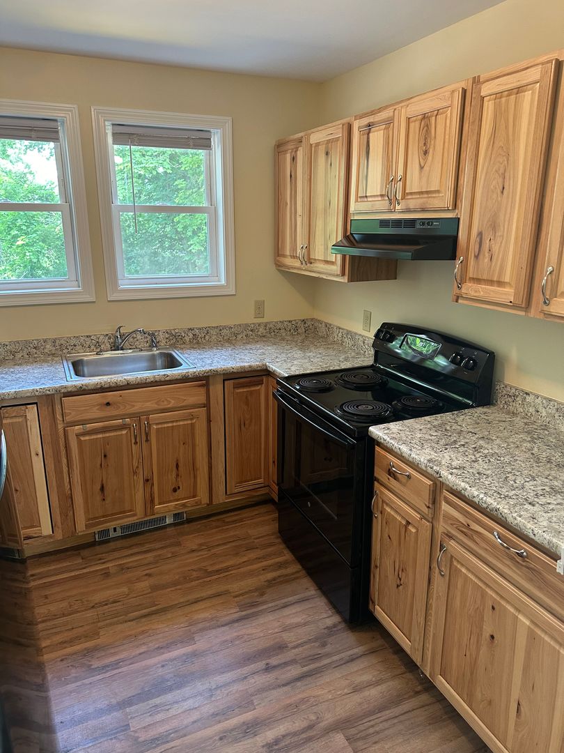 Laconia Apartment: 121 Messer Street