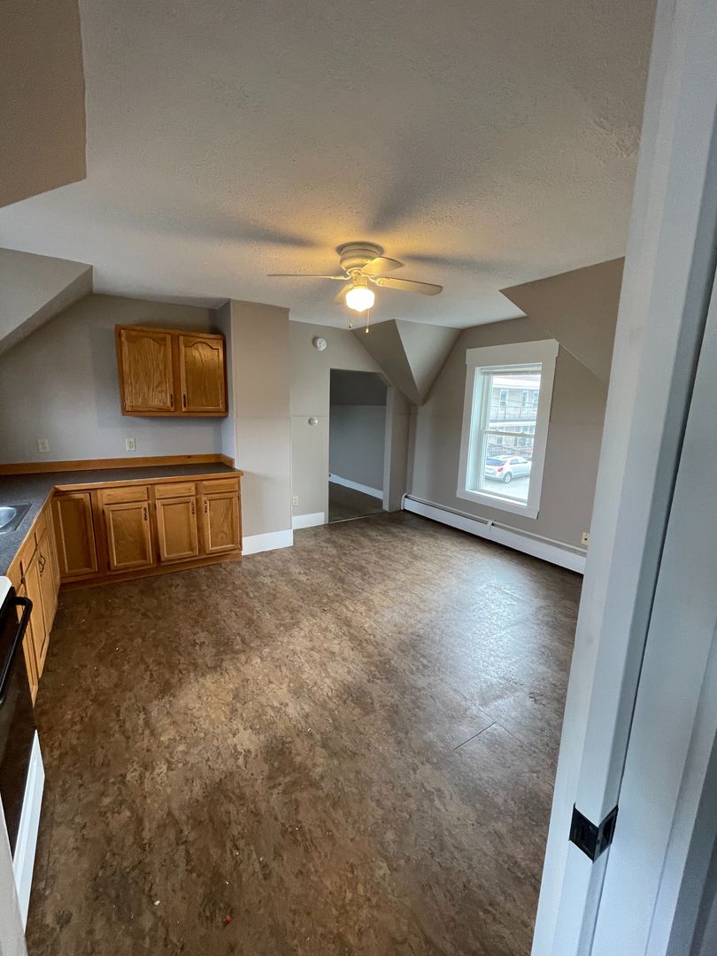 Sanford Apartment: 6 Church Street