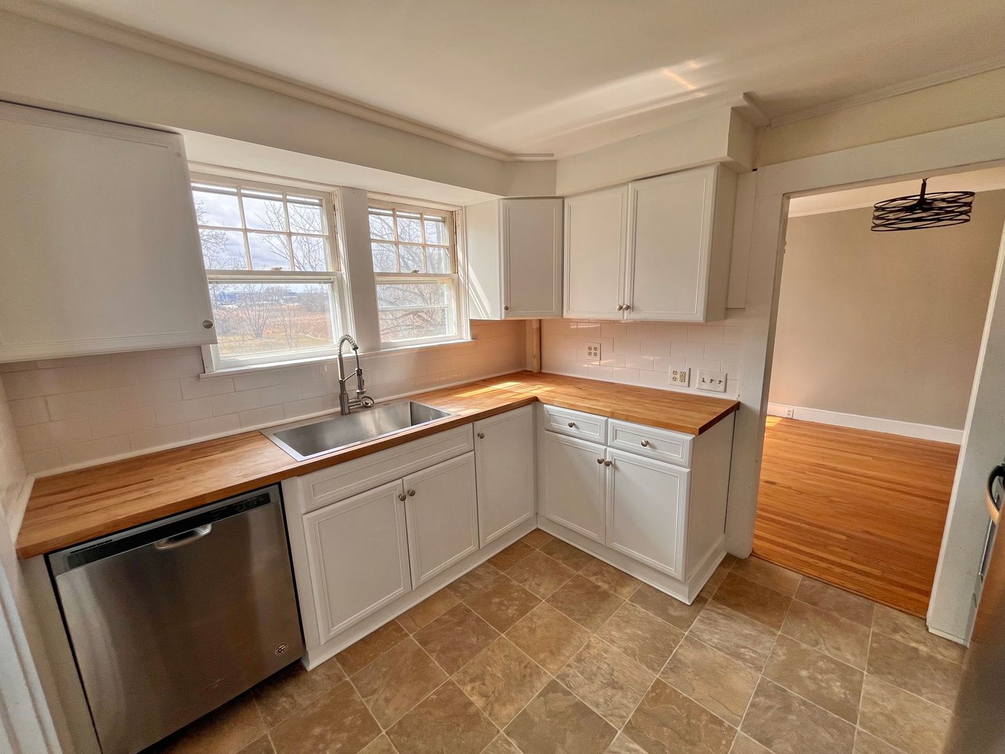 Portsmouth House: 1430 Woodbury Ave