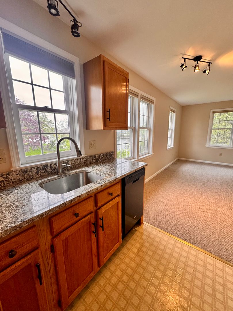 Portsmouth Apartment: 235 Maplewood Ave