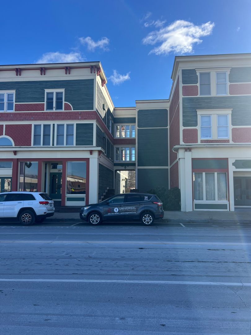 Sanford Apartment: 13-17 Washington Street