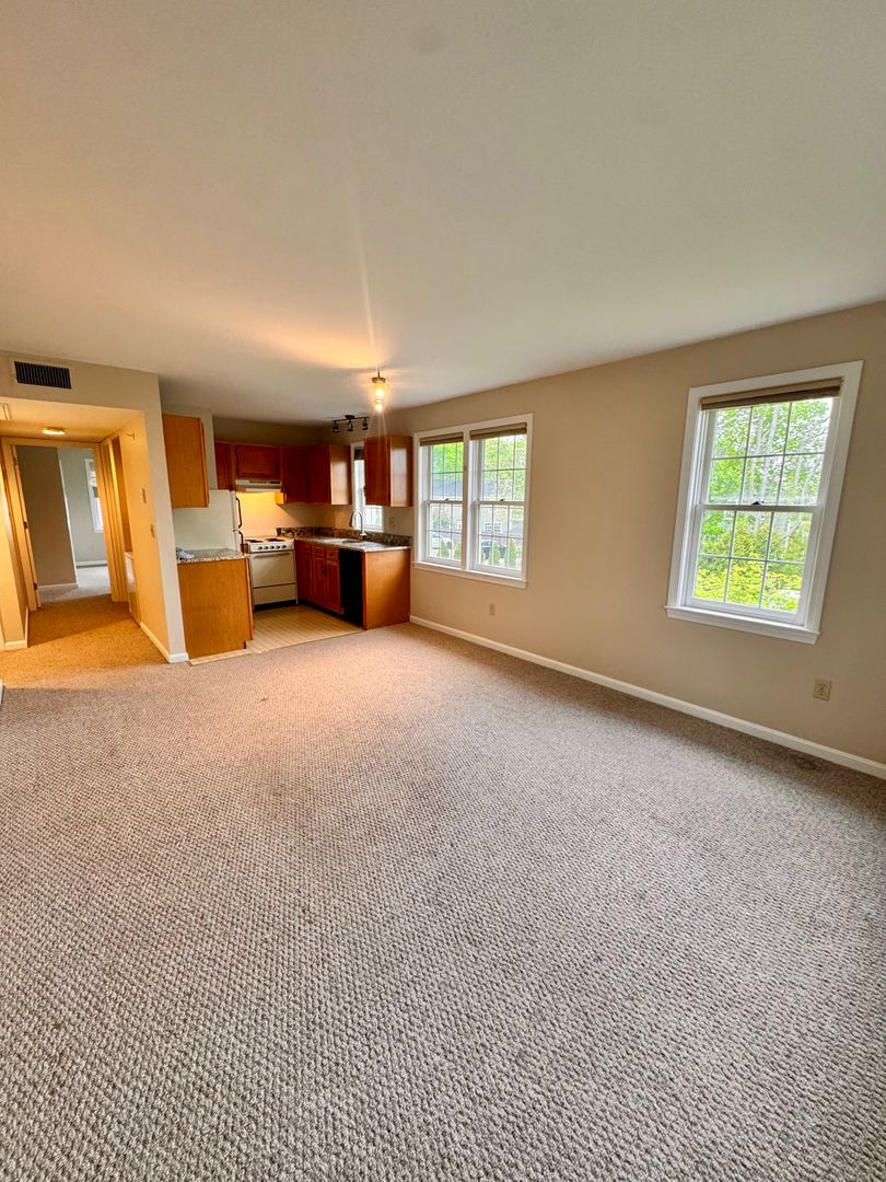 Portsmouth Apartment: 235 Maplewood Ave