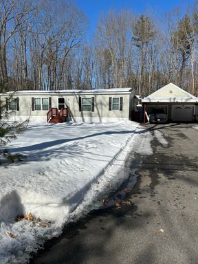 Sweet location, 3 bedroom 2 bath in Eliot Maine! 2 car garage!