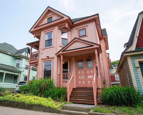 112 Dell Apt 1 - Available 7/1/27 - Charming First Floor Apartment One Block From Shops and Eateries – photo 1